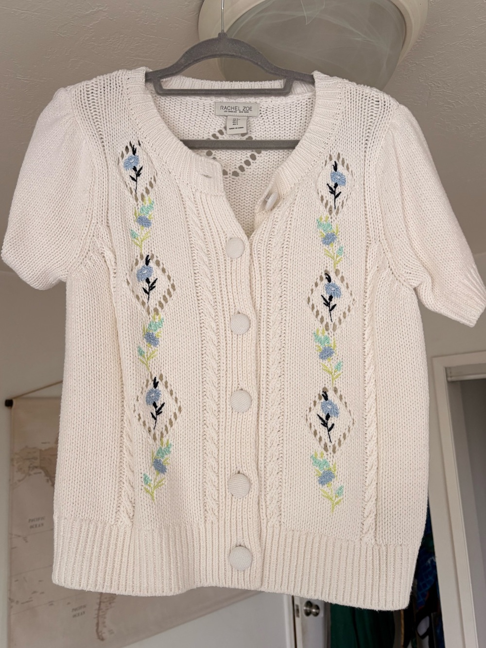 SUPER cute knit cardigan with flowers